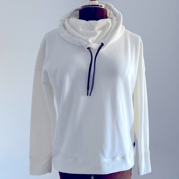 🤍CALVIN KLIEN 🤍performance white hoodie with a scoop draw string neck. - Picture 4 of 12